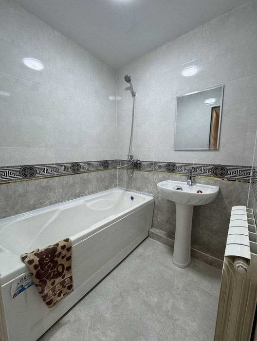 3 хоналик квартира 5 кават кирпичный дом, 5-микр Жомий