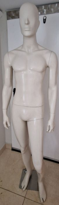 Vind manechin barbat