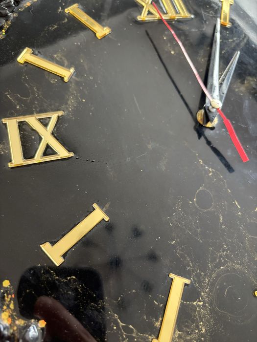 Часы на стену ручное изделье из смолы