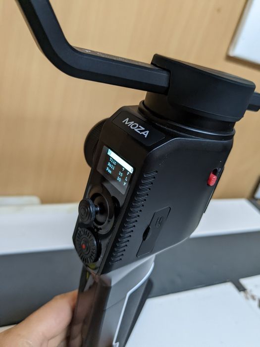 Стедикам Moza AirCross 2