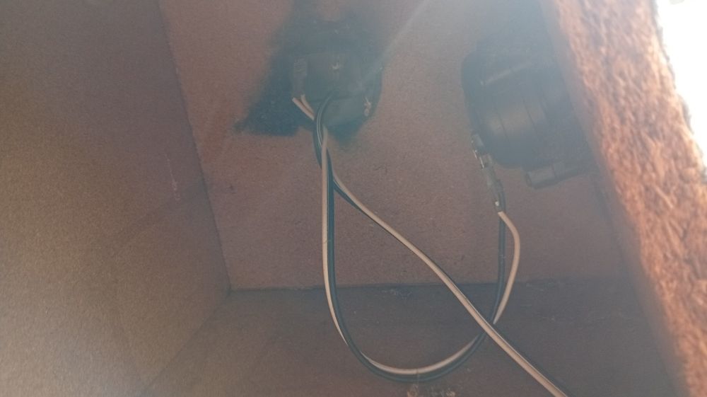 Vând subwoofer perfect functional 250 lei auto( 12 v )
