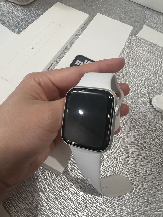 Часы Apple Watch SE 44mm, аккумлятор 93%