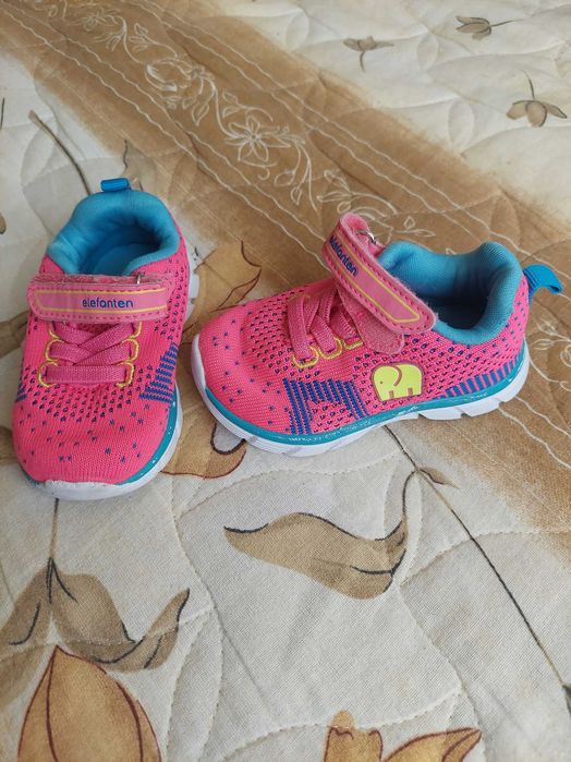 Обувки за момичета