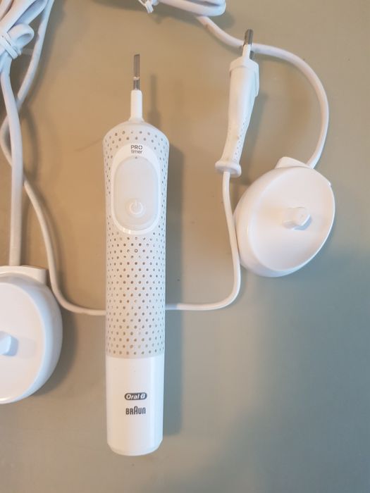 Четка за зъби Oral b vitality 100