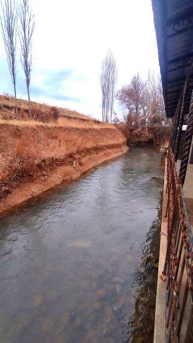 Ховлисидан Канал Утадиган 4 сотикли Ер  Участкаси сотилади Кибрай рн