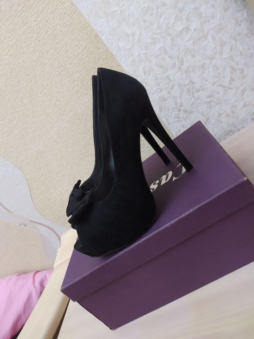 Женская обувь,туфли и босоножки