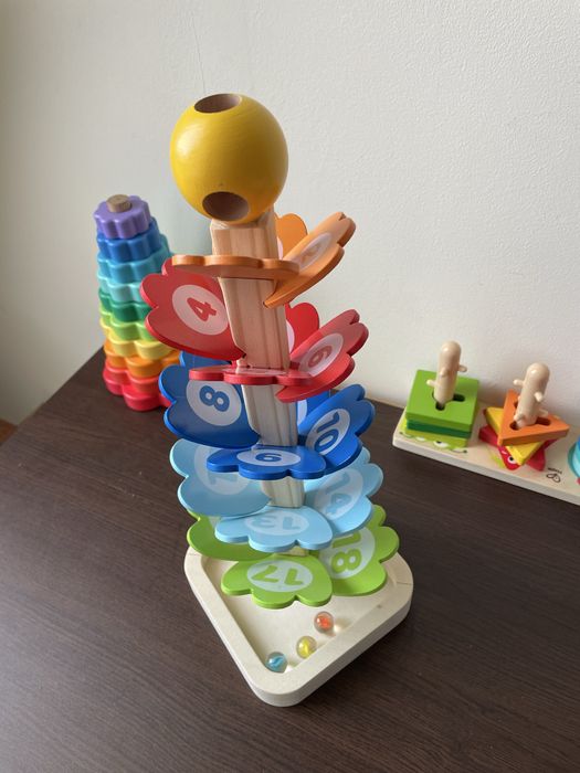 Дървена играчка с топчета
