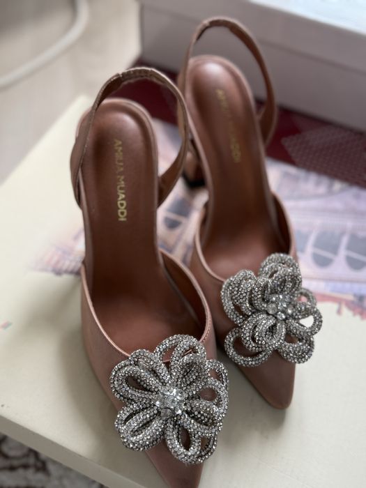 Продам туфельки со стразами