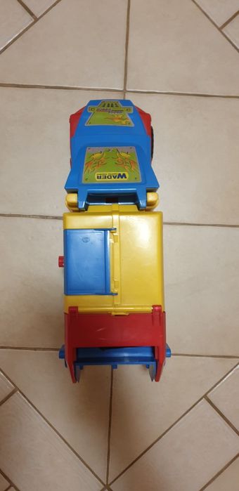 Vând mașinuța de gunoi pentru copii