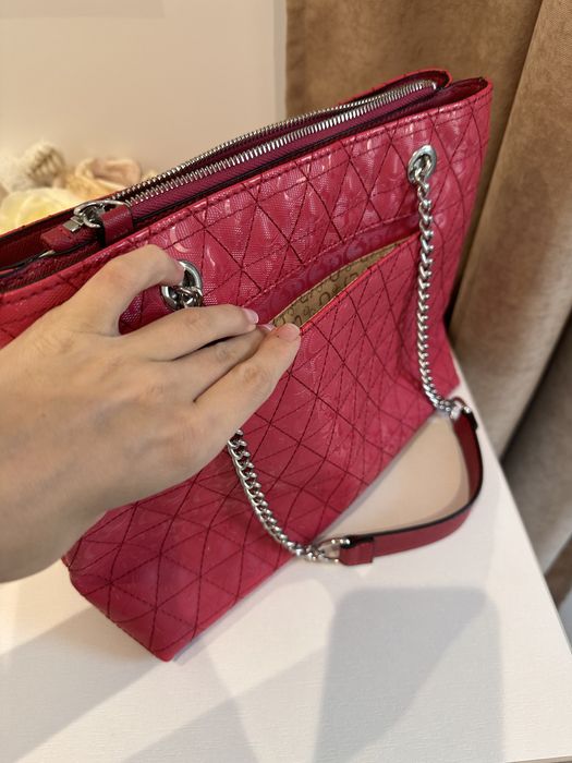 Дамска чанта Guess