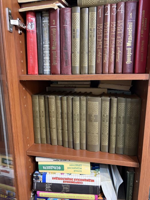 Продам книги в томах
