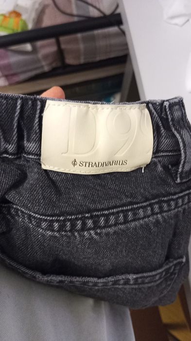 Blugi D99 de la Stradivarius