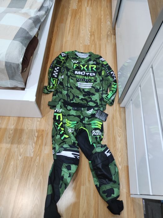 Мотокрос екип FXR