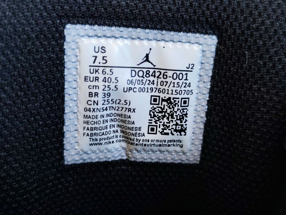 Високи сникърси Air Jordan - размер EU-40,5