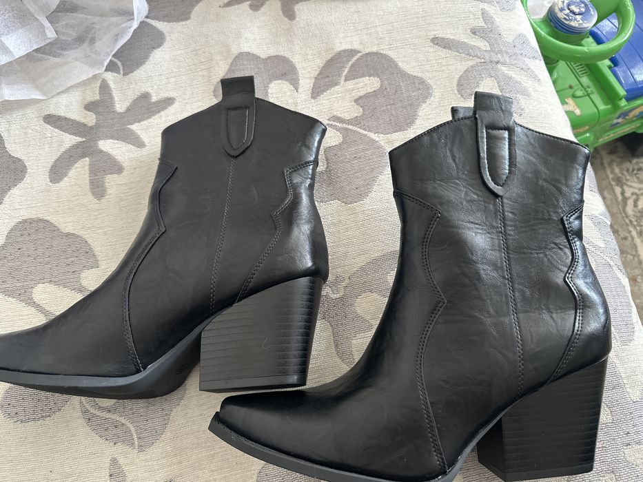 Продам ботильоны новые. На ро 37-38