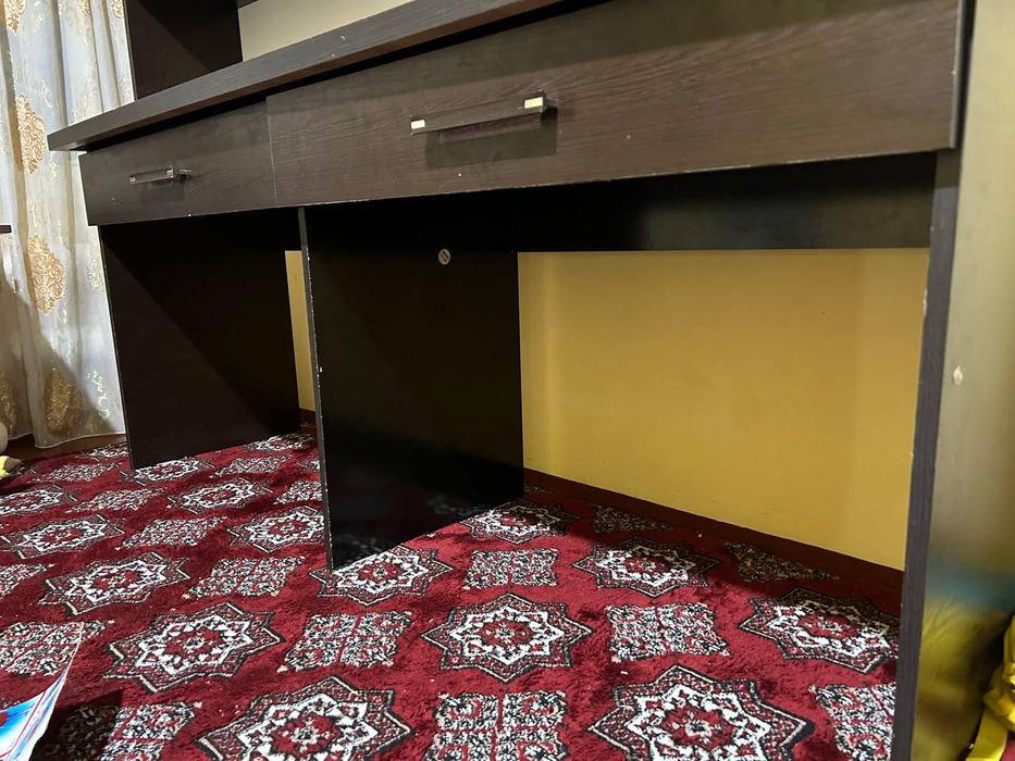 Стол с отделением и навесной полками