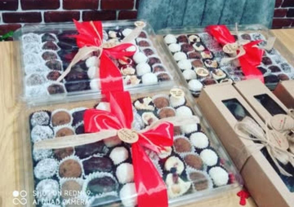 Картонени Крафт  кутии за храна и прозрачни