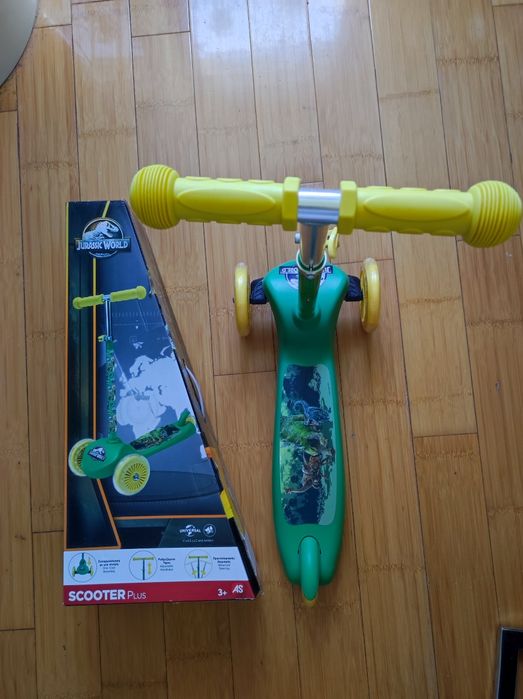 Trotineta plus AS JURASSIC World, 3 roti, aluminiu, verde, noua