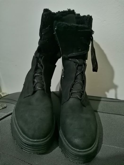 Cizme de piele intoarsa si imblanite