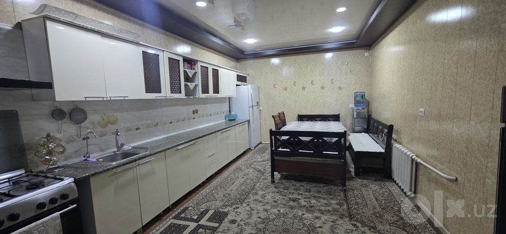 Kirib yashashga tayyor 14xonali uy