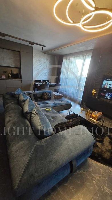 Продава се Двустаен апартамент в Пловдив, Център - 97 кв.м за 2011 €/кв.м - Снимка #1