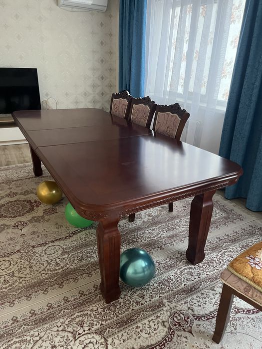 Стол со стульями