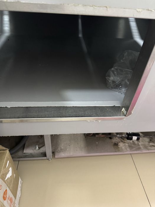 Продам холодильную витрину !!!