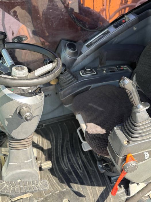 колесный экскаватор Hyundai HW145