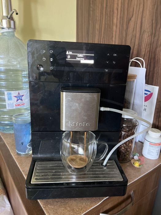 Продавам  кафемашина Miele CM5400