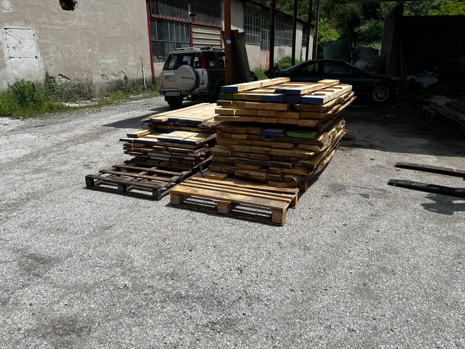 Дървен материал дъб дъски талпи янове сух