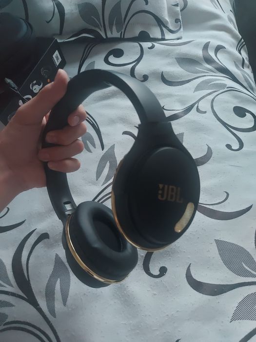 Наушники jbl новый