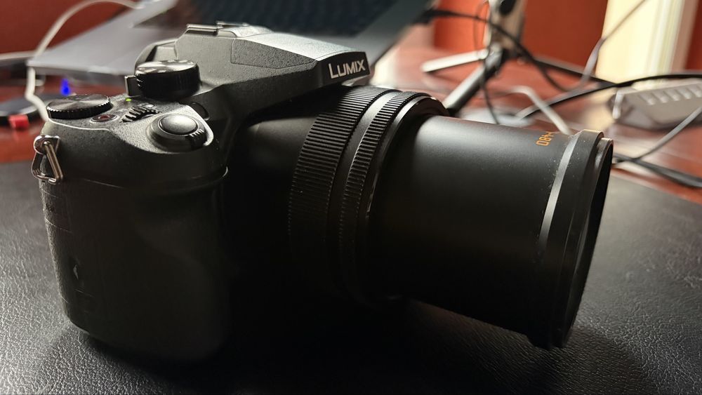 Panasonic Lumix FZ2500 4K + 2 baterii + încărcător + alimentare continuă