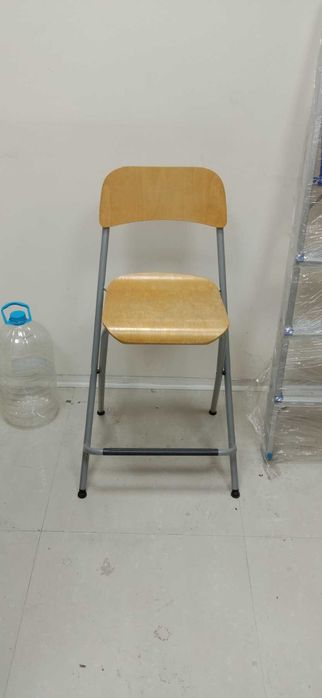 столове, етажерка, бебешко легло, шкаф за играчки, големи картини и др