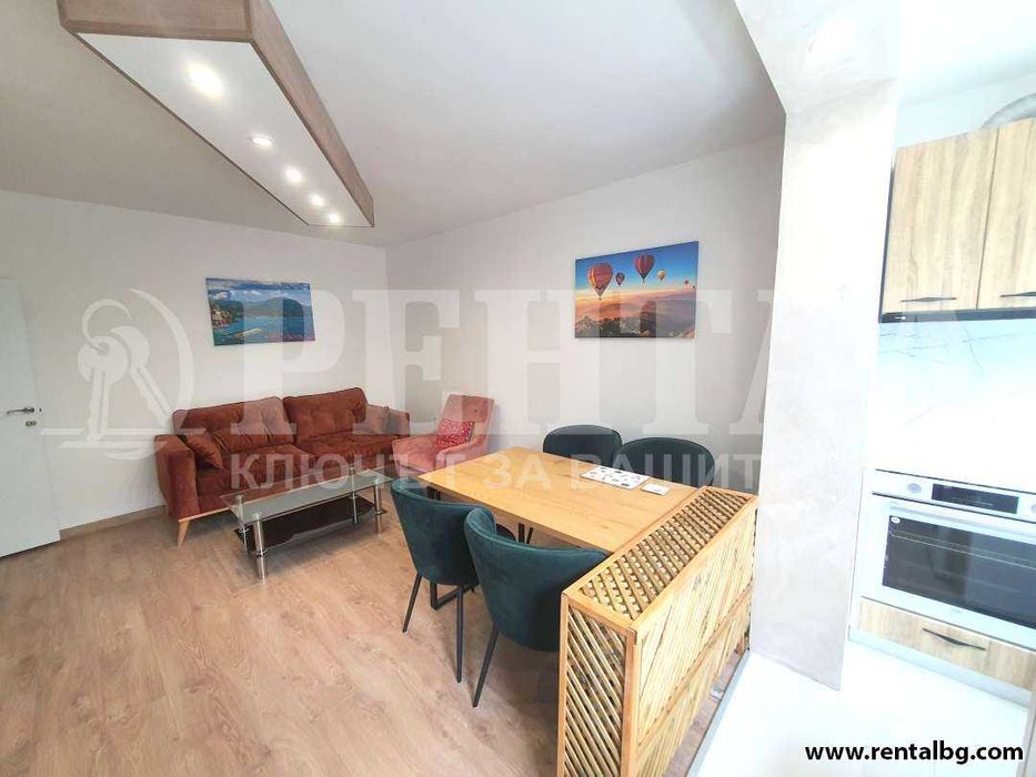 Дава се под наем Тристаен апартамент в Пловдив, Център - 80 кв.м за 510 € - Снимка #6