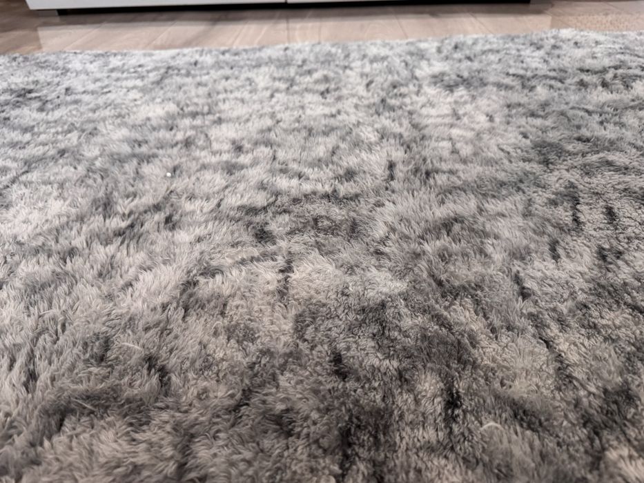 Килим светлосив, като нов