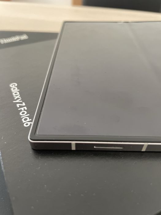 Продавам Samsung Z-Fold 6