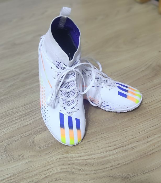 Продам футбольные бутсы