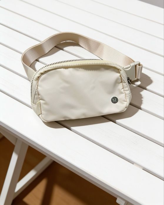 Borsetă Lululemon Everywhere Belt Bag - Crem / Alb