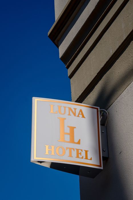 Luna Hotel | Camere duble în regim hotelier | Zona Marriott – Piața Constituției