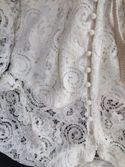 Дантелена рокля в цвят екрю