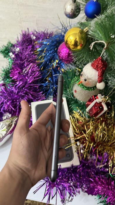 Продам айфон 11