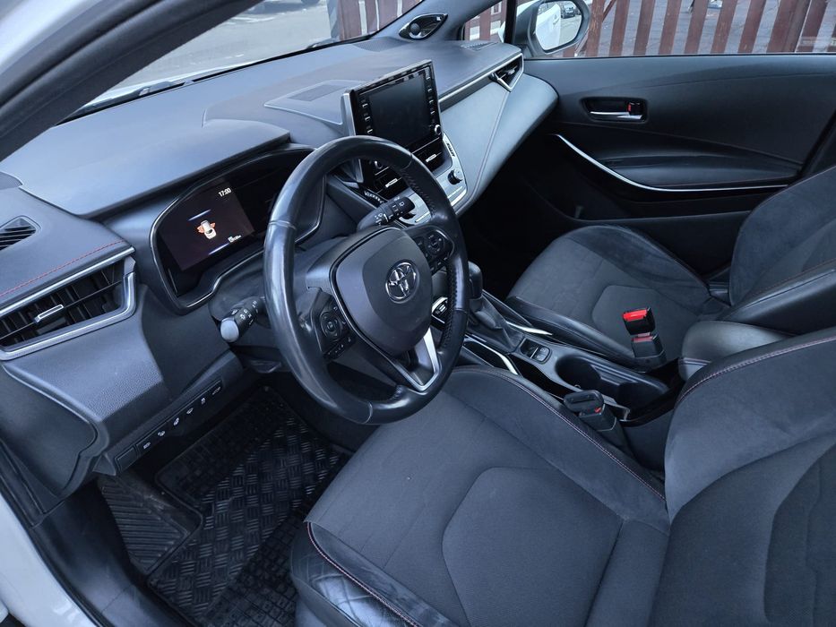 Toyota Corolla Hybrid GR 2.0 184 CP Extra Full Propietar Variante +/-