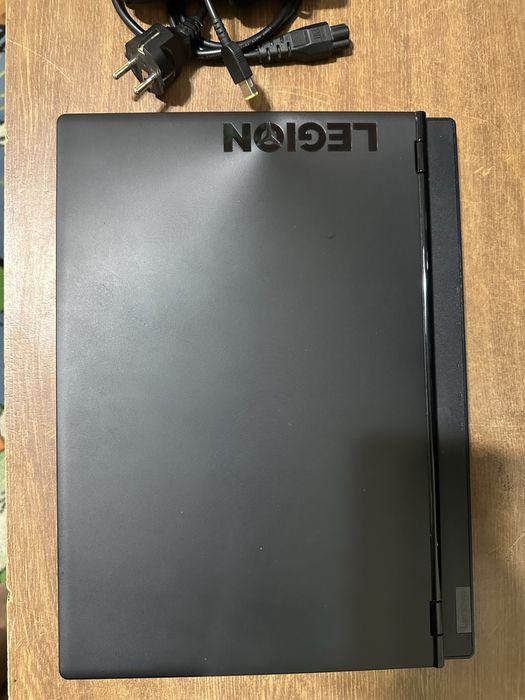 Продаю ноутбук леново срочно !