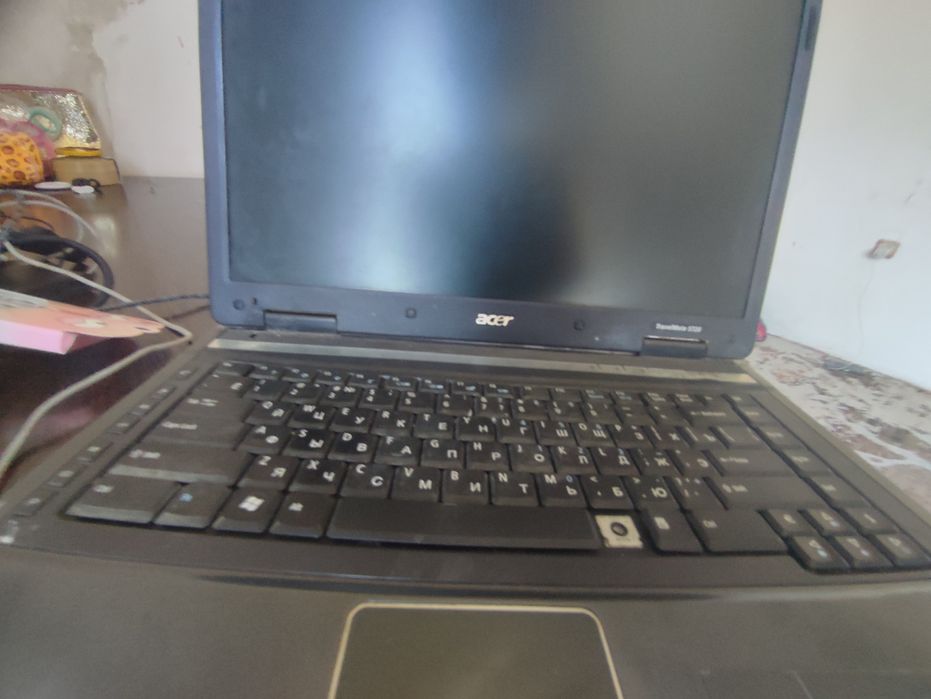 Продам ноутбук Acer 2000 гадов