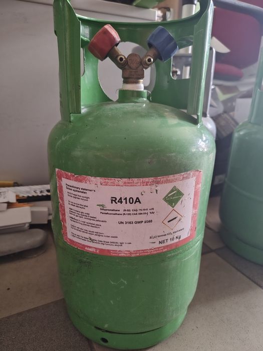 Vand butelii freon cu doi robineți 250 lei/buc.