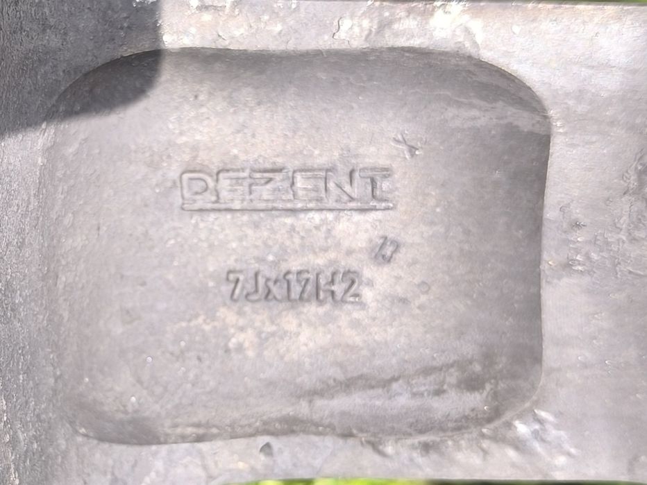 17 цола джанти Dezent за Subaru Outback