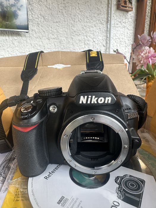 Nikon D3100 с обектив 18–55mm VR