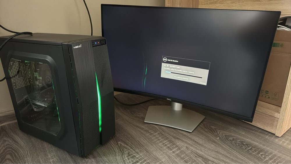 Компютър с монитор Dell