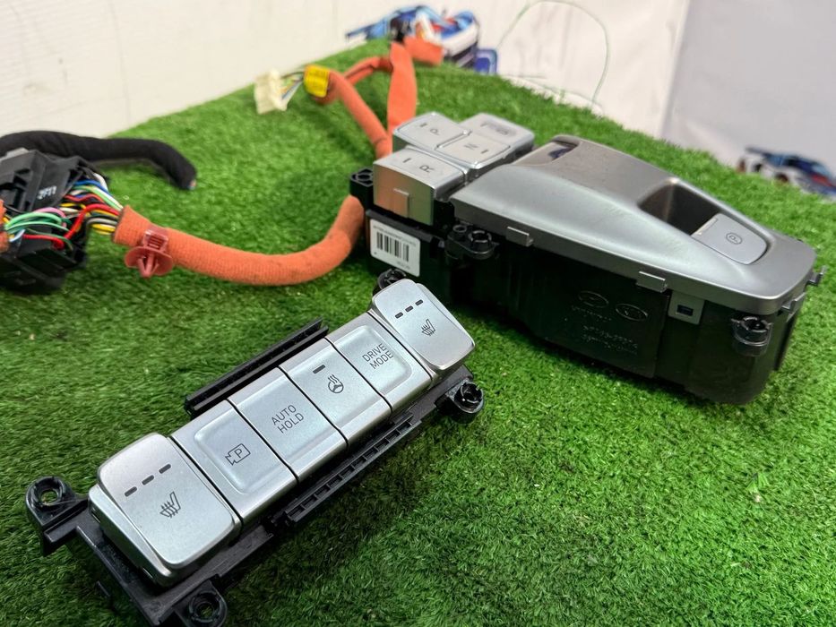 MODUL SCAUNE SI SCHIMB VITEZE FRANA DE MANA HYUNDAI KONA ELECTRIC 2022 2021-2023 COD OEM 467W0K4XXX 467W0K4900 467W0-K4900 93766K4500 93766-K4500 22597009NV 22597-009-NV