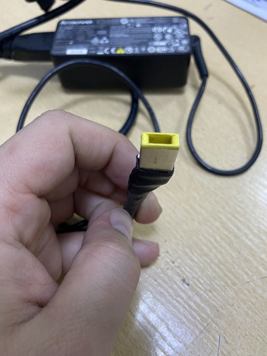 Зарядка от ноутбука Леново